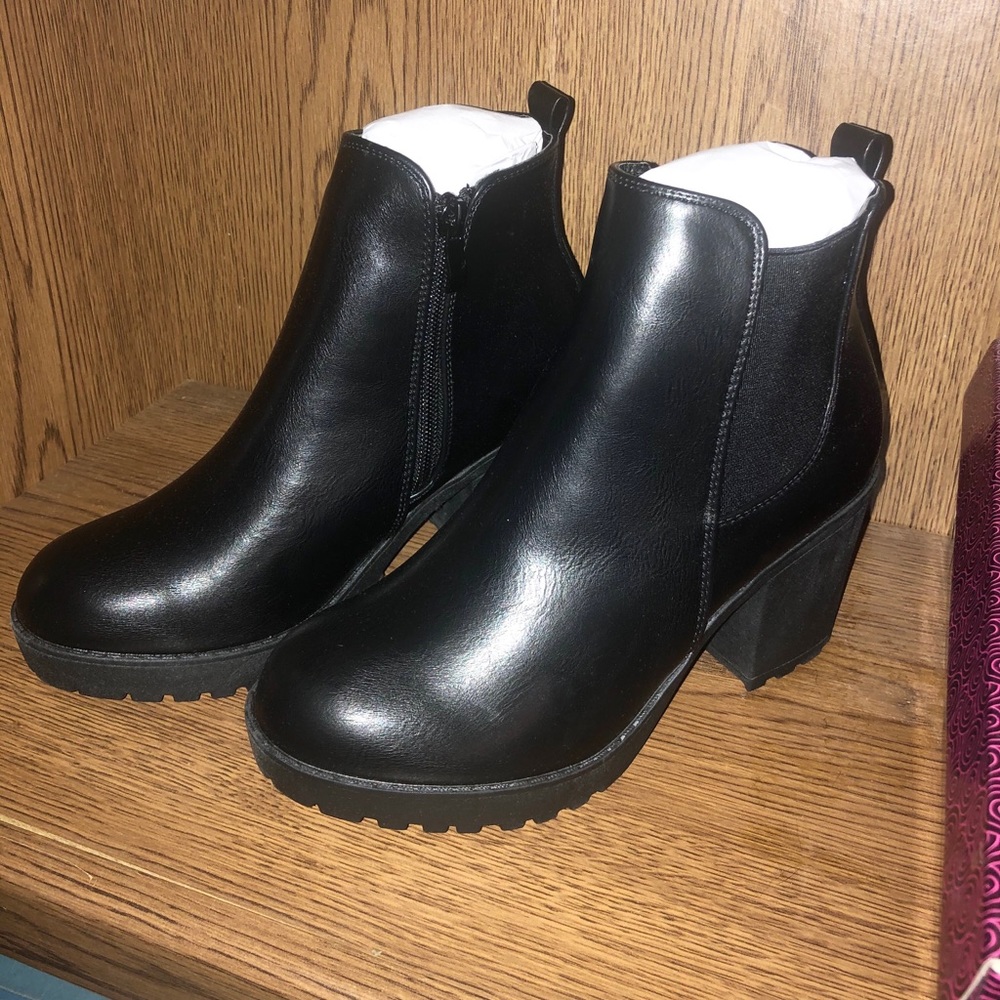Black Leather Heel boots